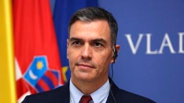El presidente del Gobierno, Pedro Sánchez, atiende a los medios de comunicación.