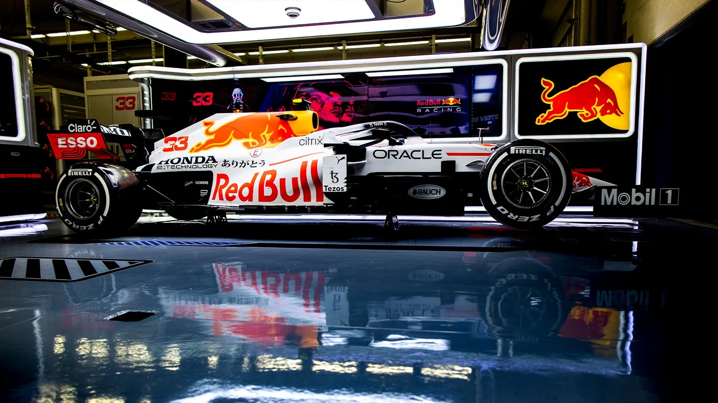 Red Bull rinde homenaje a Honda en Turquía: el RB16B 'regresa' a 1965 para despedir al fabricante Red Bull rinde homenaje a Honda en Turquía: el RB16B 'regresa' a 1965 para despedir al fabricante