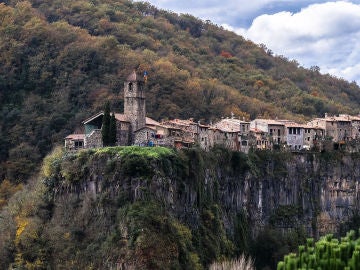 Castellfollit de la Roca: descubre el pueblo sin vértigo, uno de los más fascinantes de España