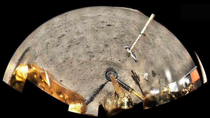 Científicos chinos descubren moléculas de agua en muestras lunares de la nave Chang'e 5