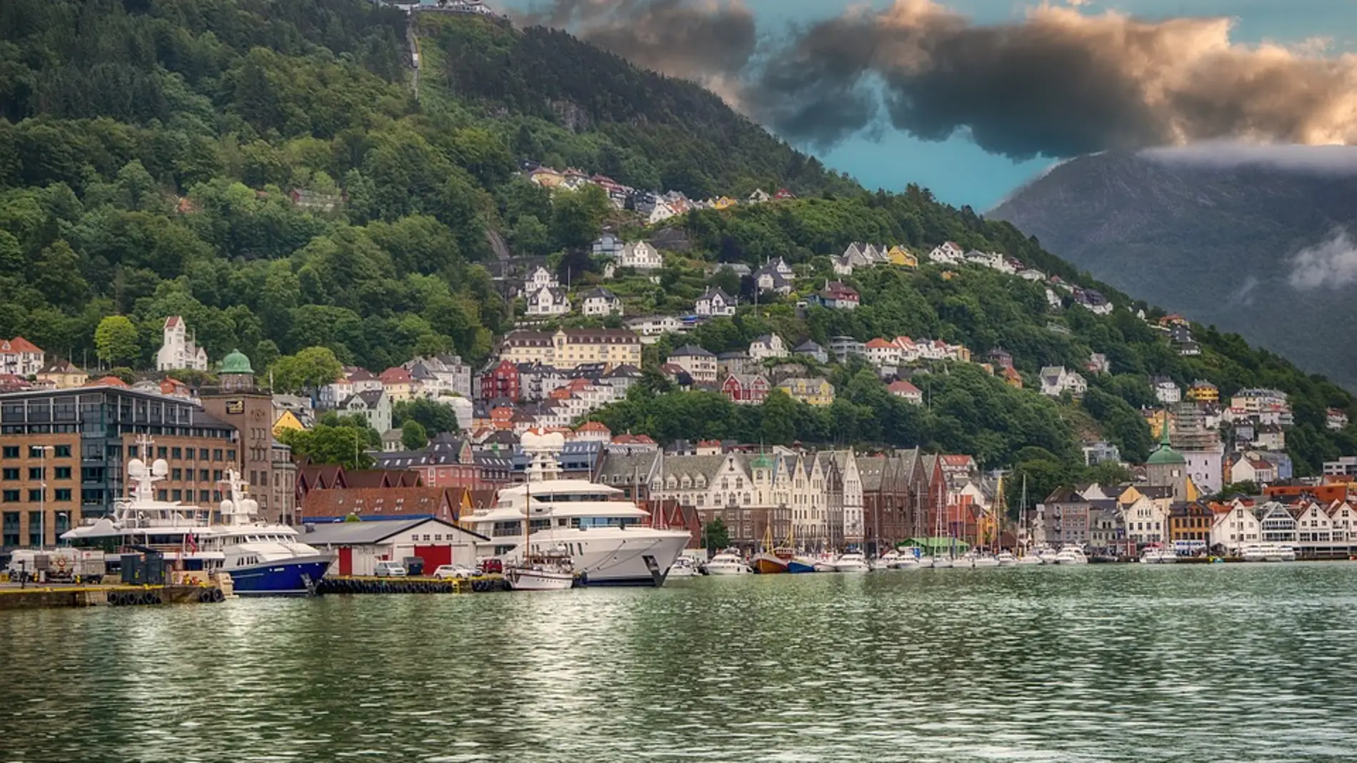 Bergen, una ciudad entre 7 montañas en la que llueve más de 200 días al año
