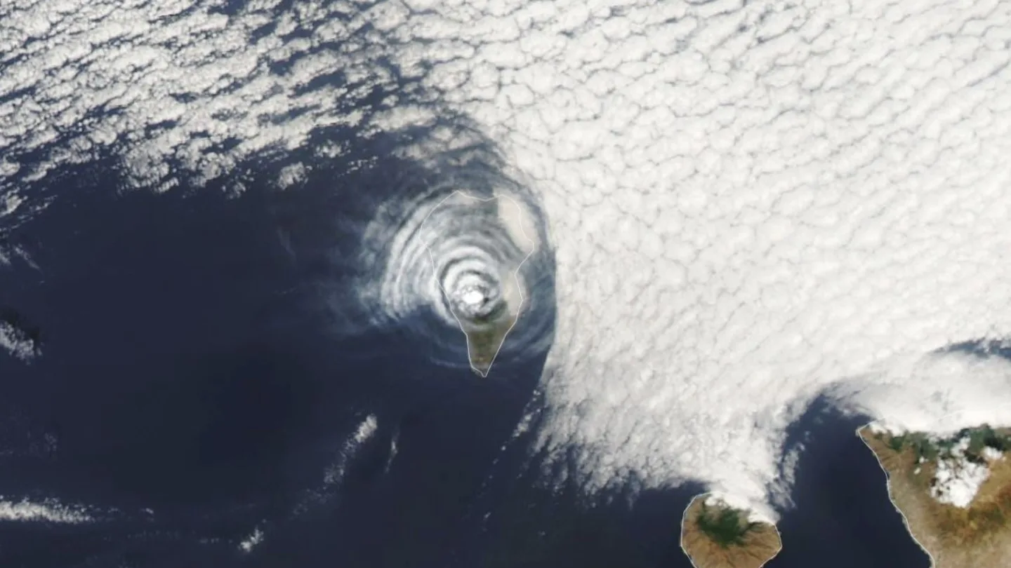 La NASA explica este extraño fenómeno sobre el volcán de La Palma La NASA explica este extraño fenómeno sobre el volcán de La Palma