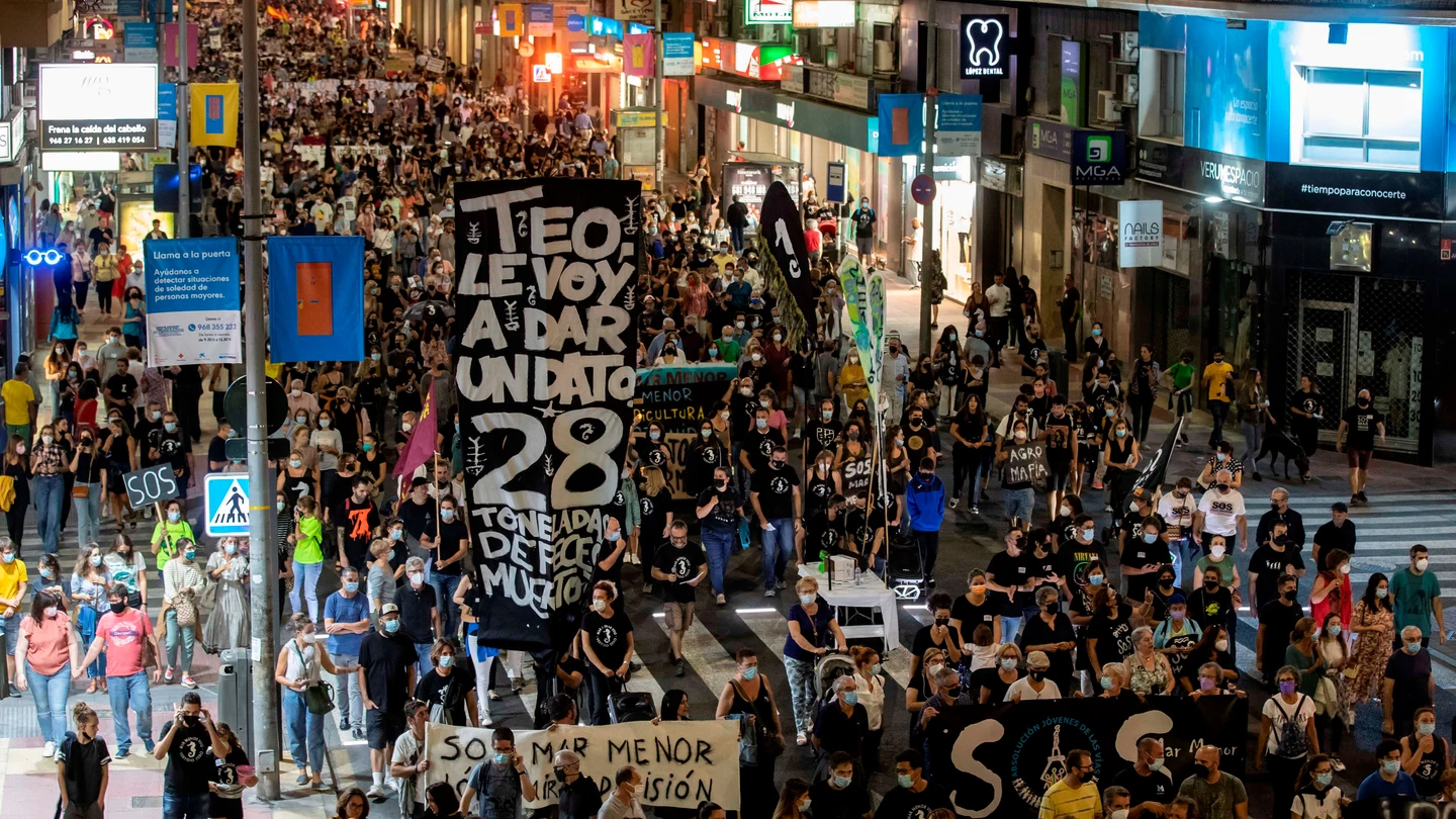 Una marea ciudadana pide medidas urgentes para salvar el Mar Menor Una marea ciudadana pide medidas urgentes para salvar el Mar Menor