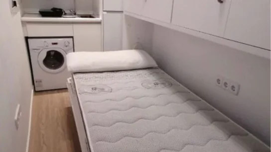 El último e indignante ‘habitáculo’ de Idealista: ¿quién no quiere dormir con una lavadora centrifugando junto a la cama? Pensamientos en remojo
