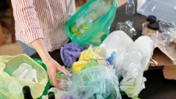 Lo que no ves cuando reciclas: qué hay detrás del gesto más sencillo para ayudar al planeta
