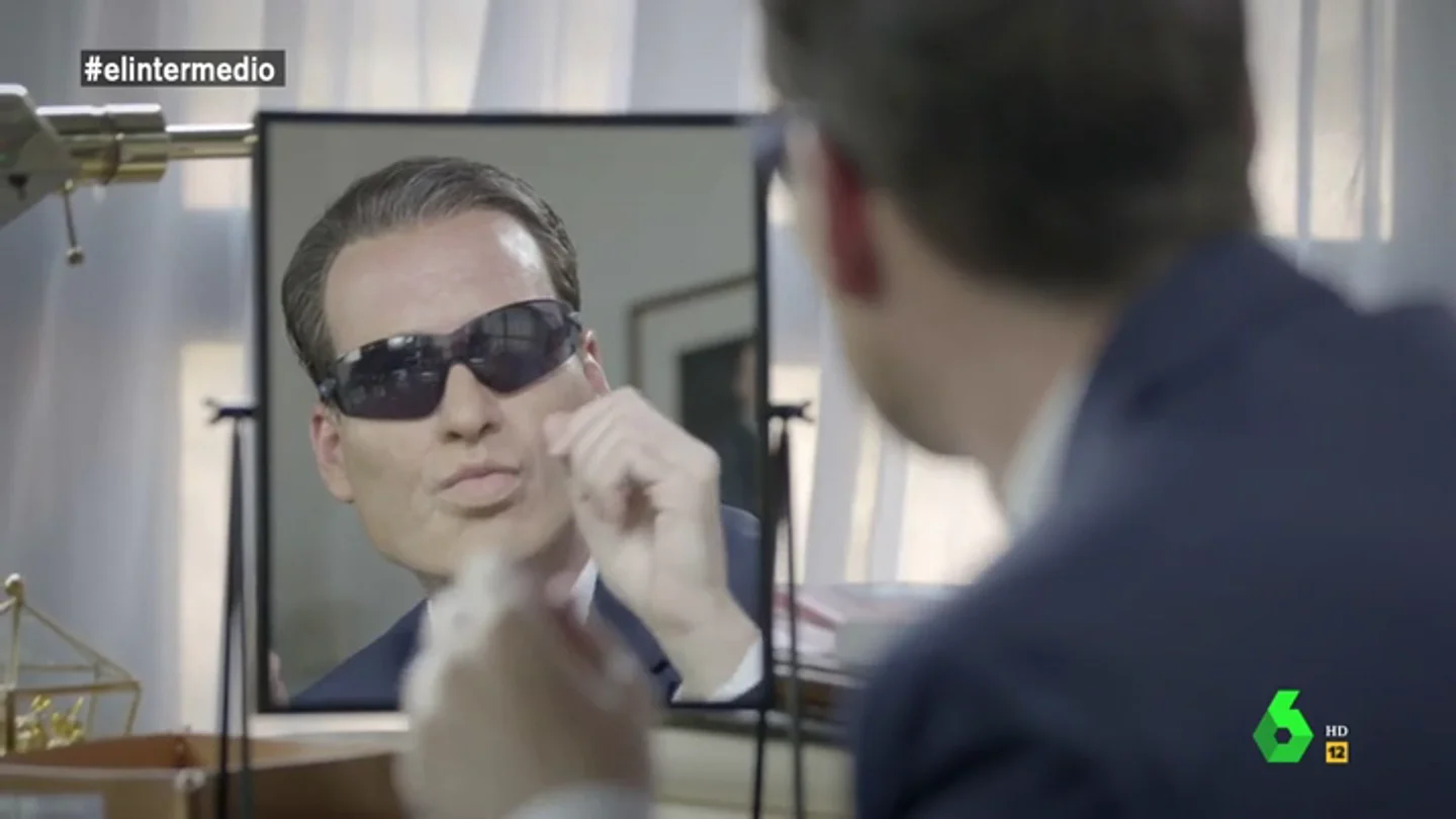 La imitación de Joaquín Reyes a Pedro Sánchez al ritmo de 'me duele la cara de ser tan guapo': "Soy míster Tetuán 1996" La imitación de Joaquín Reyes a Pedro Sánchez al ritmo de 'me duele la cara de ser tan guapo': "Soy míster Tetuán 1996"