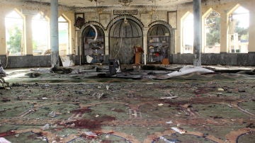 La mezquita que sufrió el atentado en Kunduz, tras el ataque