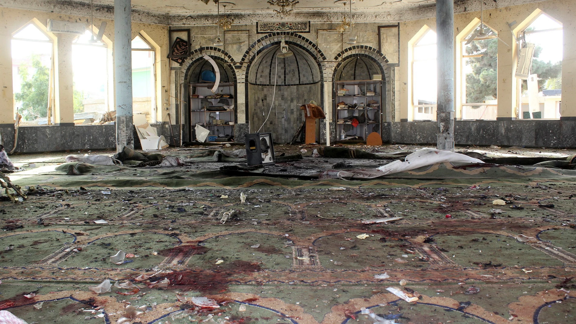 La mezquita que sufrió el atentado en Kunduz, tras el ataque