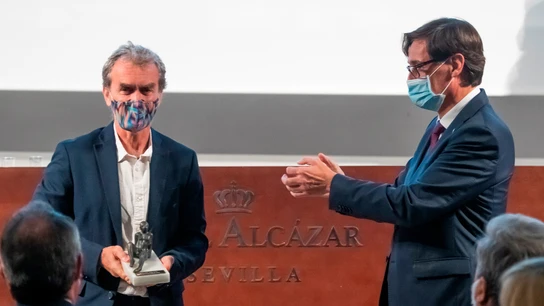 Salvador Illa aplaude a Fernando Simón Salvador Illa aplaude a Fernando Simón