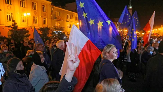 Polonia se moviliza contra el peligro de un "Polexit" y en defensa de la UE Polonia se moviliza contra el peligro de un "Polexit" y en defensa de la UE
