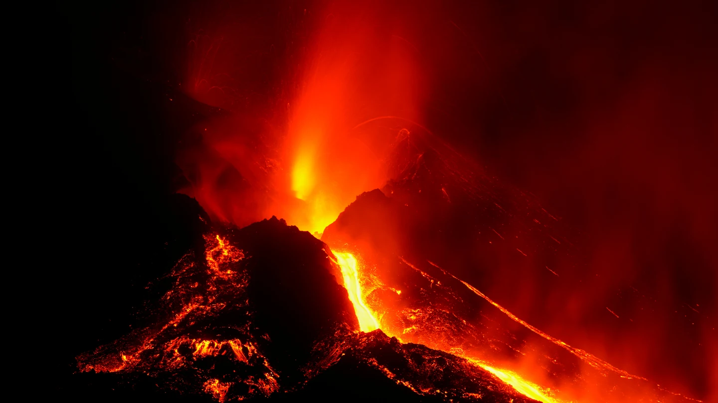El volcán de La Palma, en plena acción El volcán de La Palma, en plena acción