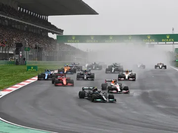 Valtteri Bottas contuvo a Max Verstappen Valtteri Bottas contuvo a Max Verstappen