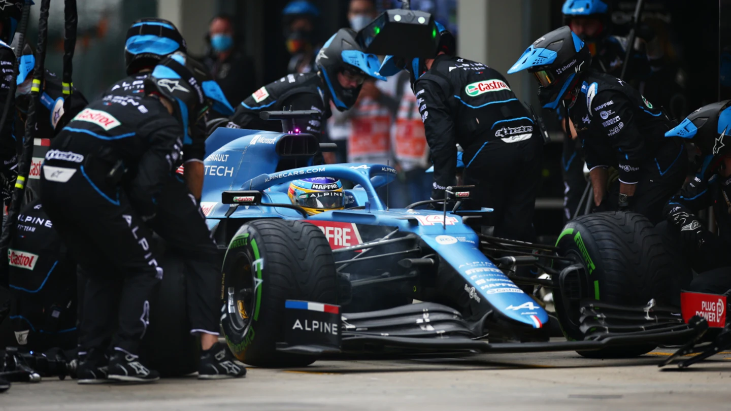 Fernando Alonso, en una parada en boxes Fernando Alonso, en una parada en boxes