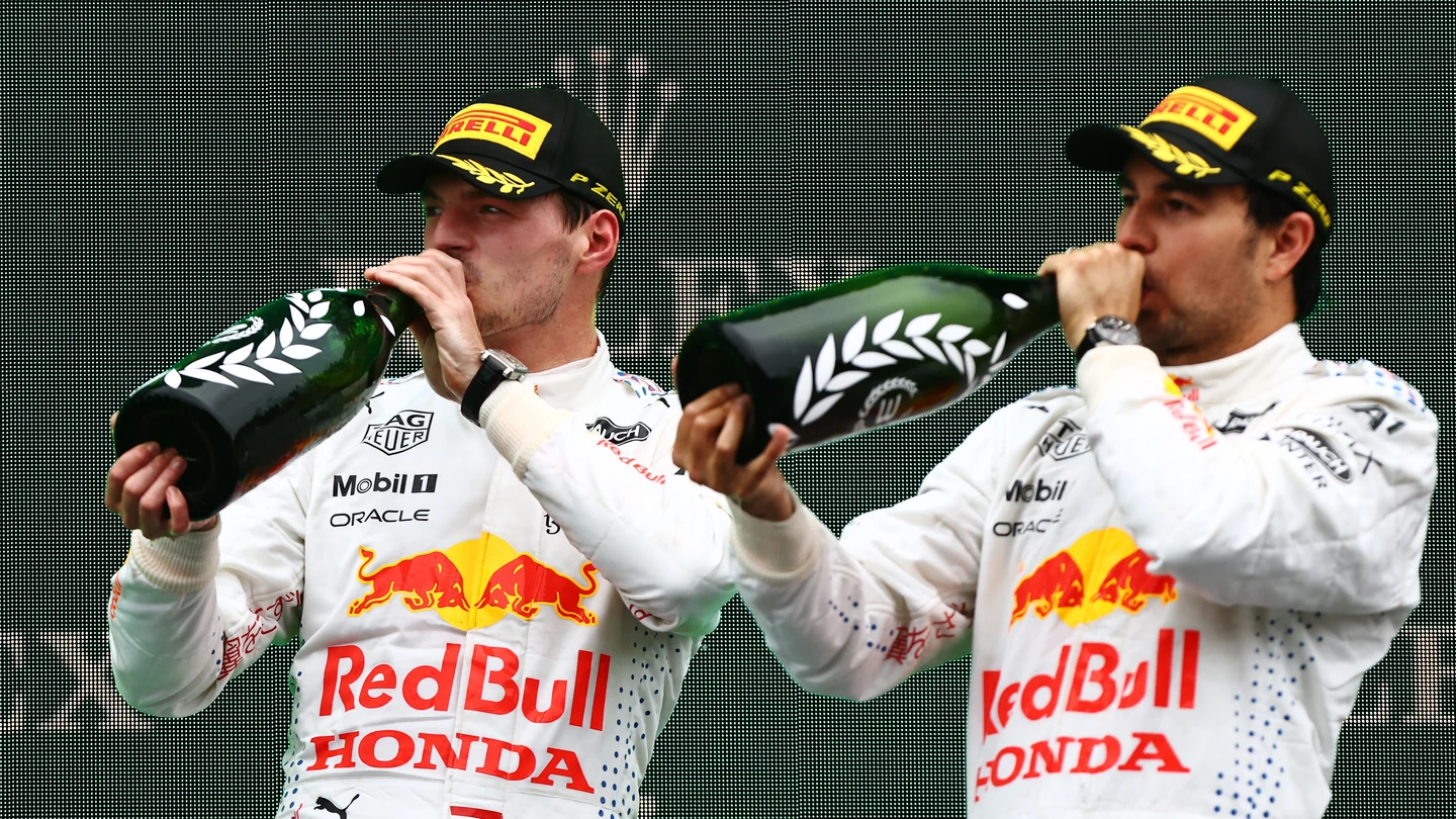 Max Verstappen y Sergio Pérez Max Verstappen y Sergio Pérez