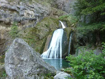 El nacimiento del río Mundo, un magnífico destino de otoño El nacimiento del río Mundo, un magnífico destino de otoño