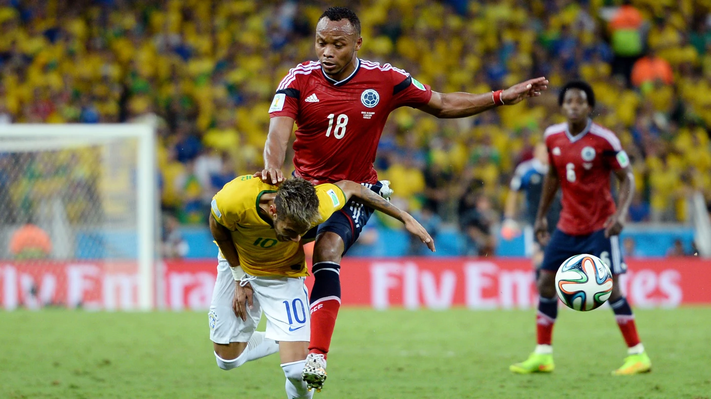 Entrada de Zúñiga a Neymar en el Mundial de Brasil en 2014 Entrada de Zúñiga a Neymar en el Mundial de Brasil en 2014