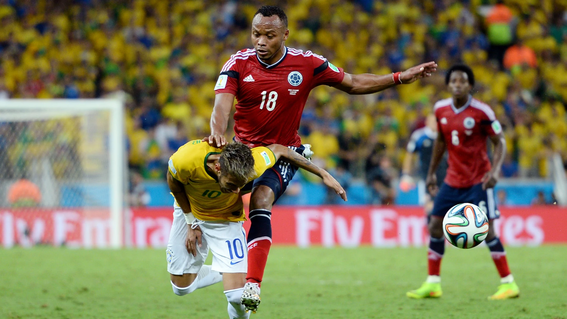 Entrada de Zúñiga a Neymar en el Mundial de Brasil en 2014