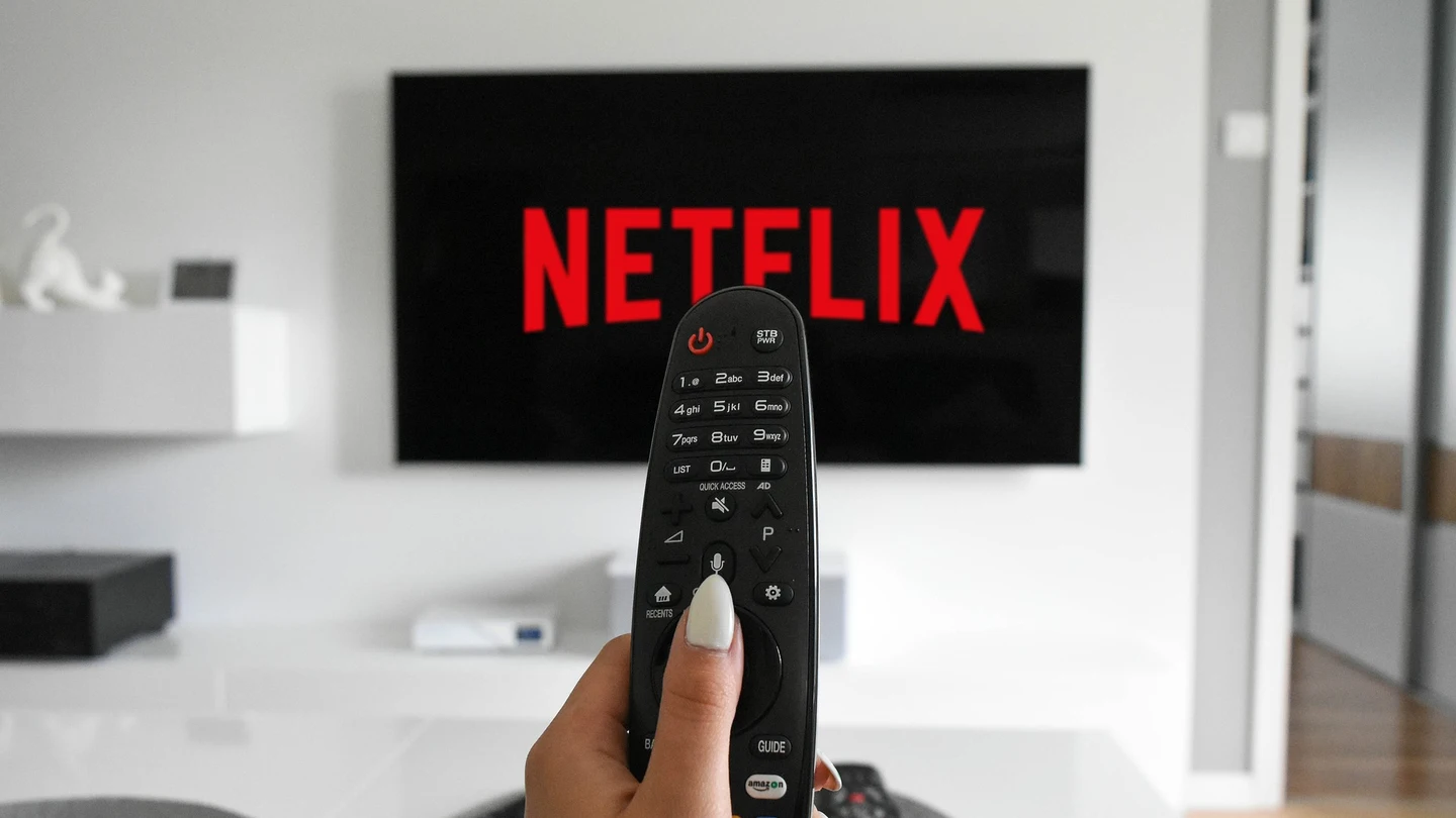 Imagen de archivo de una televisión con Netflix Imagen de archivo de una televisión con Netflix