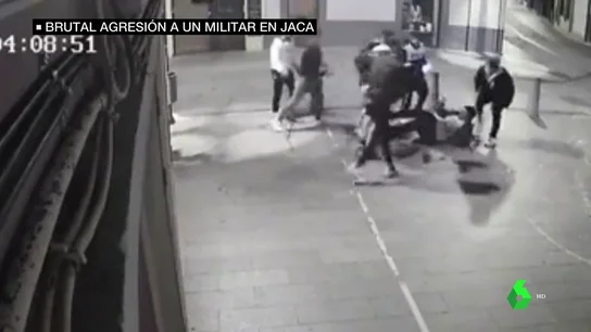 Brutal paliza de ocho jóvenes a un militar fuera de servicio en Jaca, Huesca Brutal paliza de ocho jóvenes a un militar fuera de servicio en Jaca, Huesca