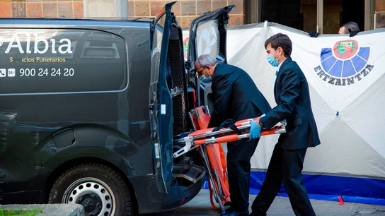 Los cuerpos sin vida de una mujer y un hombre localizados esta mañana en un piso de Vitoria presentan evidentes signos de violencia Los cuerpos sin vida de una mujer y un hombre localizados esta mañana en un piso de Vitoria presentan evidentes signos de violencia