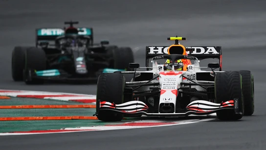 Sergio Pérez y Lewis Hamilton Sergio Pérez y Lewis Hamilton