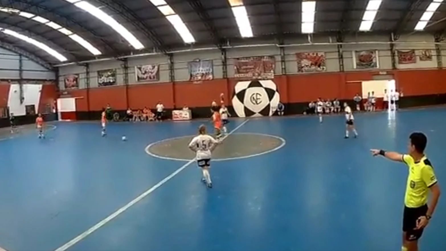 Un equipo femenino se mete cuatro goles en propia para tener unos playoffs asequibles Un equipo femenino se mete cuatro goles en propia para tener unos playoffs asequibles