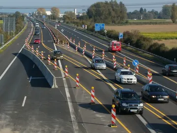 Puertas antiatascos: la DGT desvela uno de sus trucos para aliviar el tráfico de las carreteras españolas Puertas antiatascos: la DGT desvela uno de sus trucos para aliviar el tráfico de las carreteras españolas
