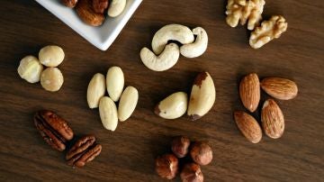 Picoteo sano: estos son los 5 mejores snacks para comer entre horas y no engordar (saciantes y con pocas calorías)