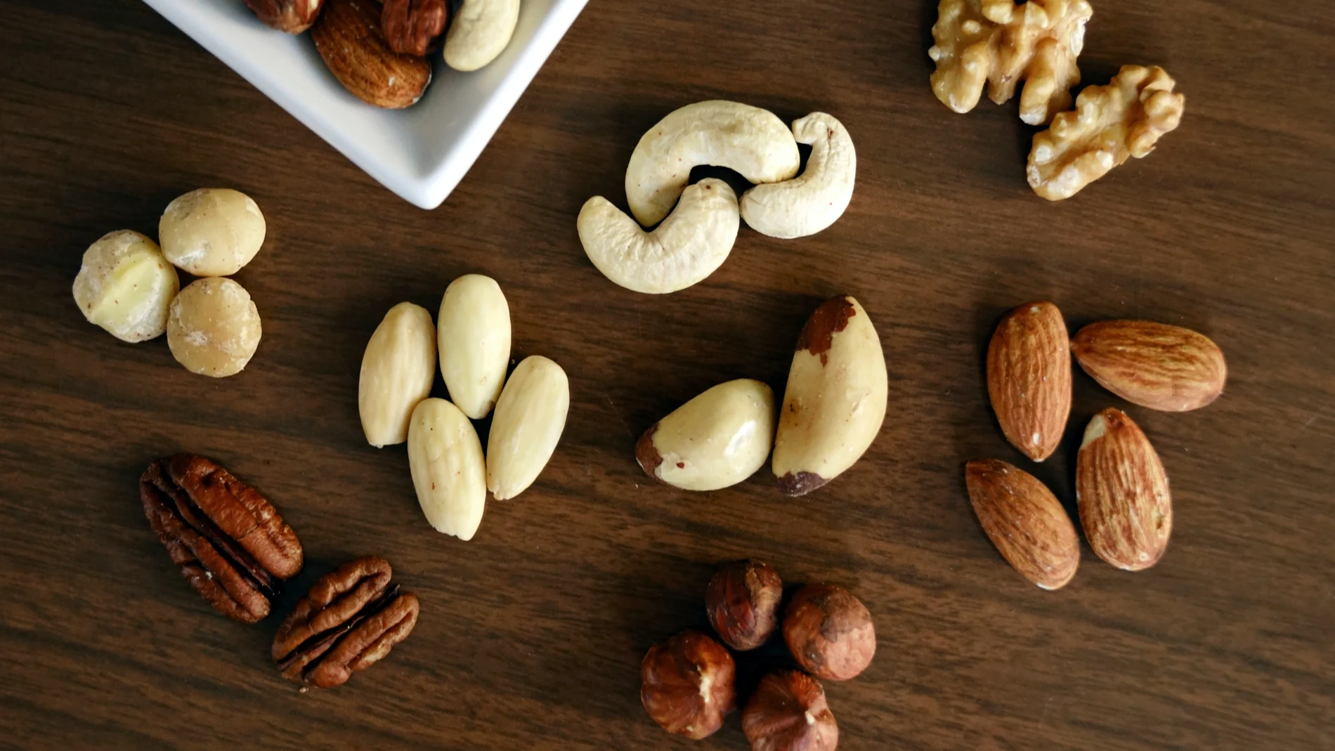 Picoteo sano: estos son los 5 mejores snacks para comer entre horas y no engordar (saciantes y con pocas calorías)