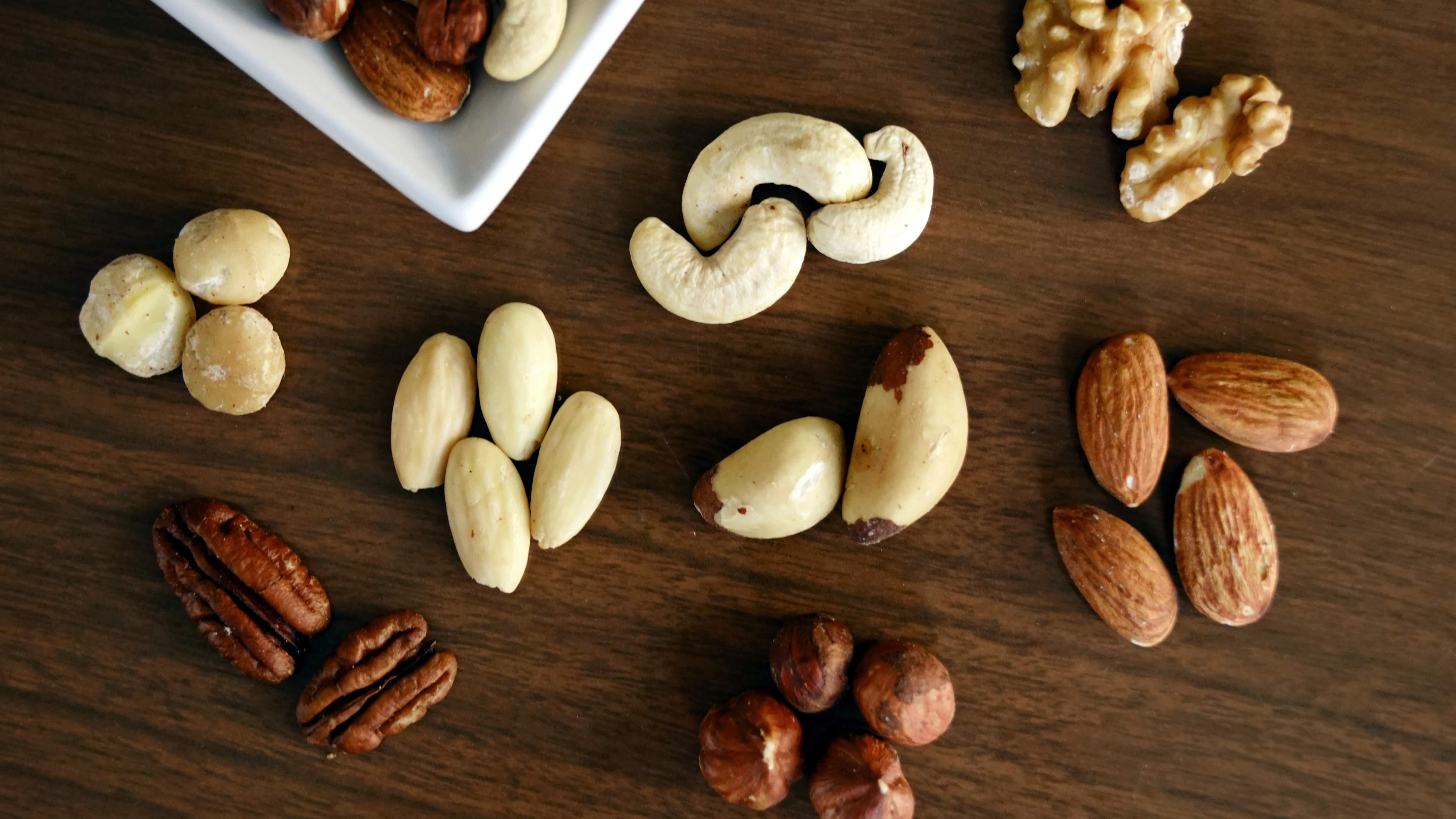 Picoteo sano: estos son los 5 mejores snacks para comer entre horas y no engordar (saciantes y con pocas calorías)