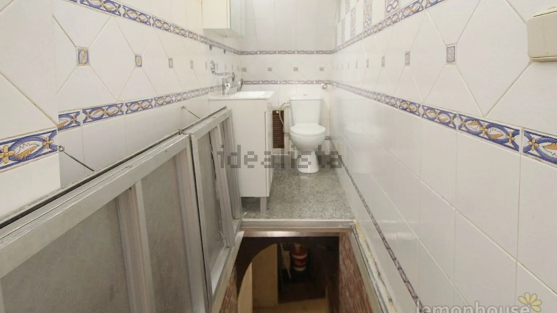 El anuncio de Idealista en Madrid que esconde un zulo dentro de otro zulo al que se accede por el baño