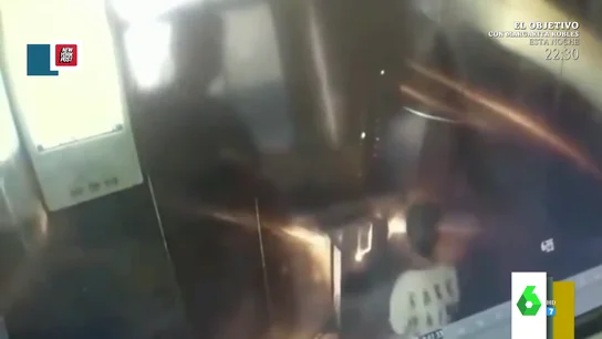 Un niño la lía tras quedarse atrapado en un ascensor: le prende fuego al hacer pis en los botones Un niño la lía tras quedarse atrapado en un ascensor: le prende fuego al hacer pis en los botones