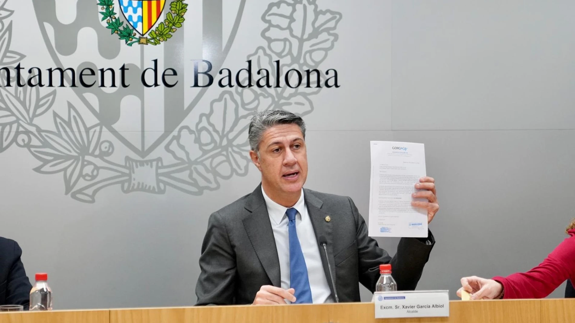 El alcalde de Badalona, Xavier García Albiol, en una rueda de prensa del Ayuntamiento.