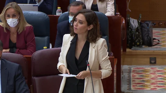 Ayuso: "No podemos regalarle a todo el mundo la educación porque no es sostenible el sistema" Ayuso: "No podemos regalarle a todo el mundo la educación porque no es sostenible el sistema"
