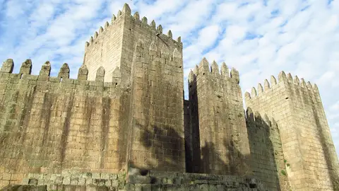 Castillo de Guimaraes Castillo de Guimaraes