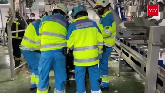 Un trabajador de 25 años sufre la semi amputación de una mano tras quedar atrapado en una máquina Un trabajador de 25 años sufre la semi amputación de una mano tras quedar atrapado en una máquina