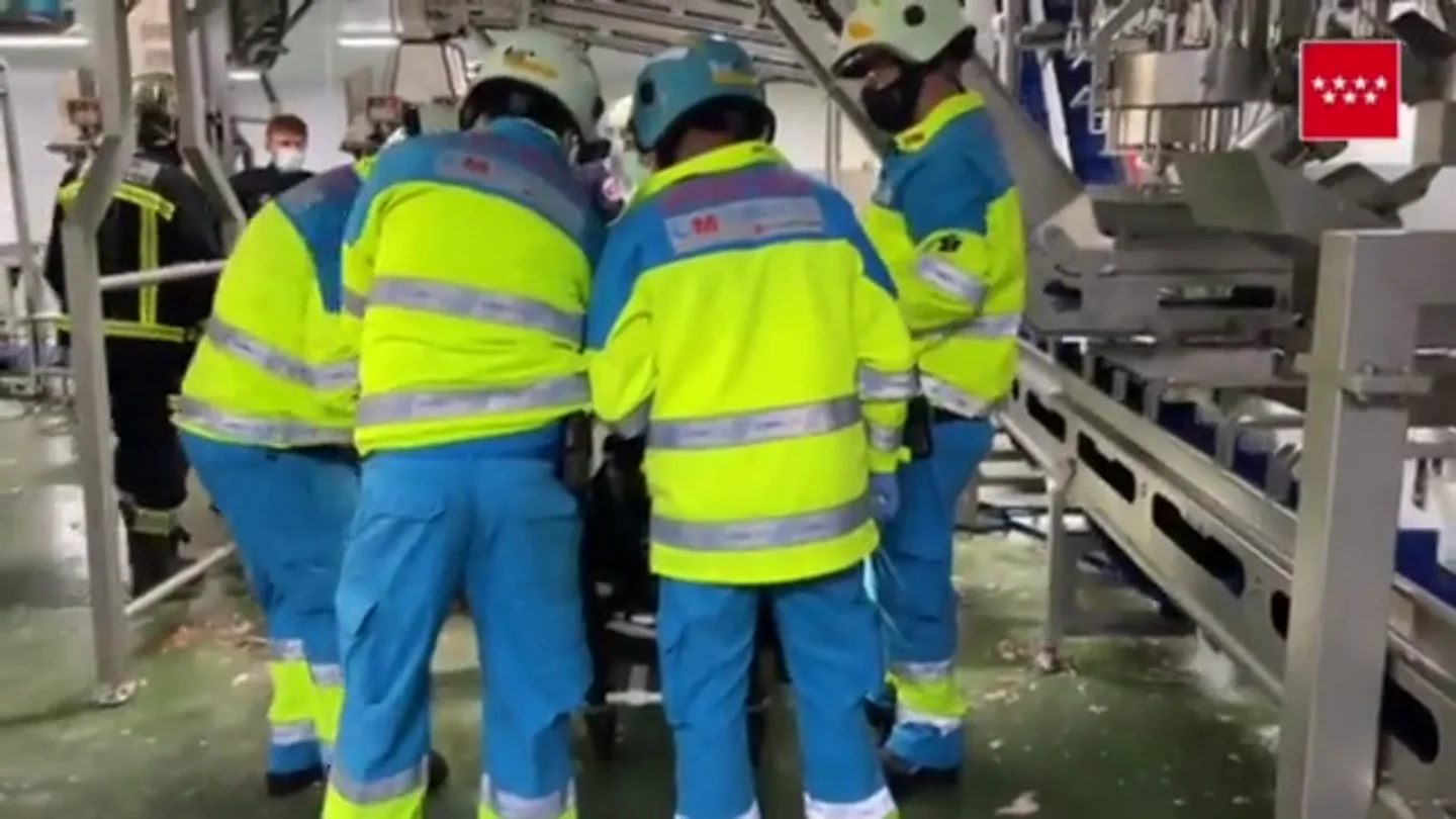 Un trabajador de 25 años sufre la semi amputación de una mano tras quedar atrapado en una máquina Un trabajador de 25 años sufre la semi amputación de una mano tras quedar atrapado en una máquina