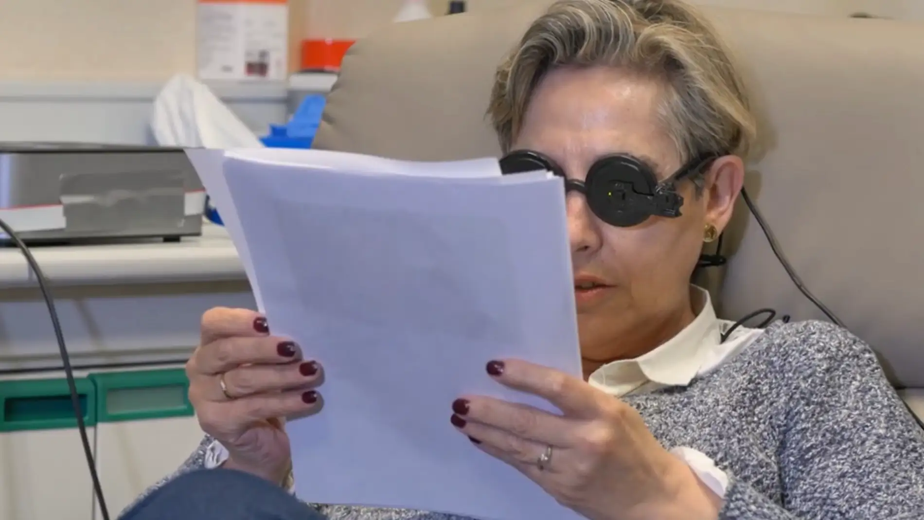 Investigadores espanoles logran que una mujer ciega vea formas simples y letras con un implante cerebral