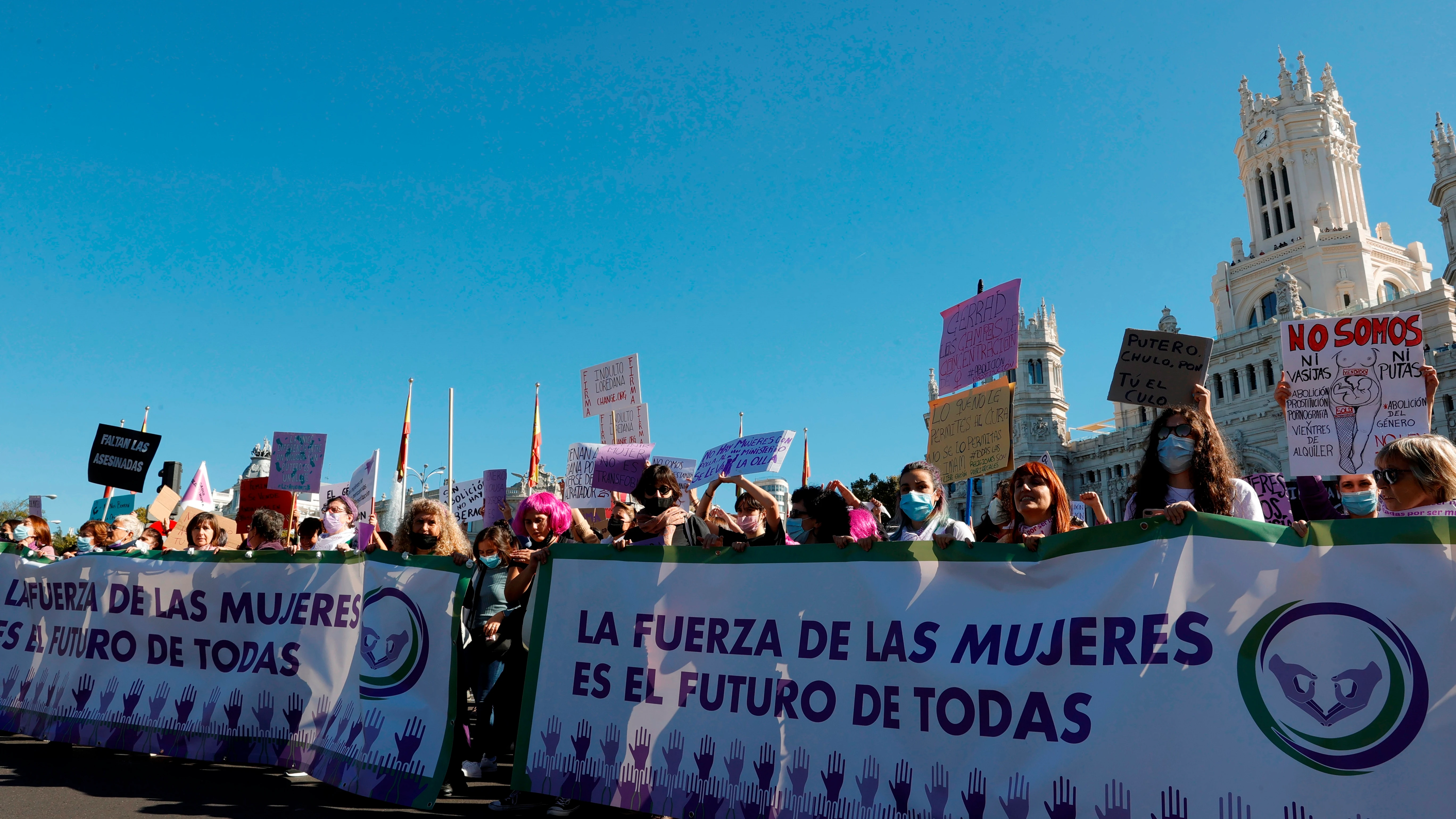 Manifestación en Madrid contra la explotación sexual, los vientres de alquiler y la Ley Trans