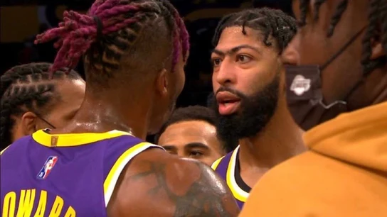 Anthony Davis se enfrenta a Dwight Howard Anthony Davis se enfrenta a Dwight Howard