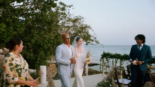 Vin Diesel acompaña a Meadow Walker al altar Vin Diesel acompaña a Meadow Walker al altar