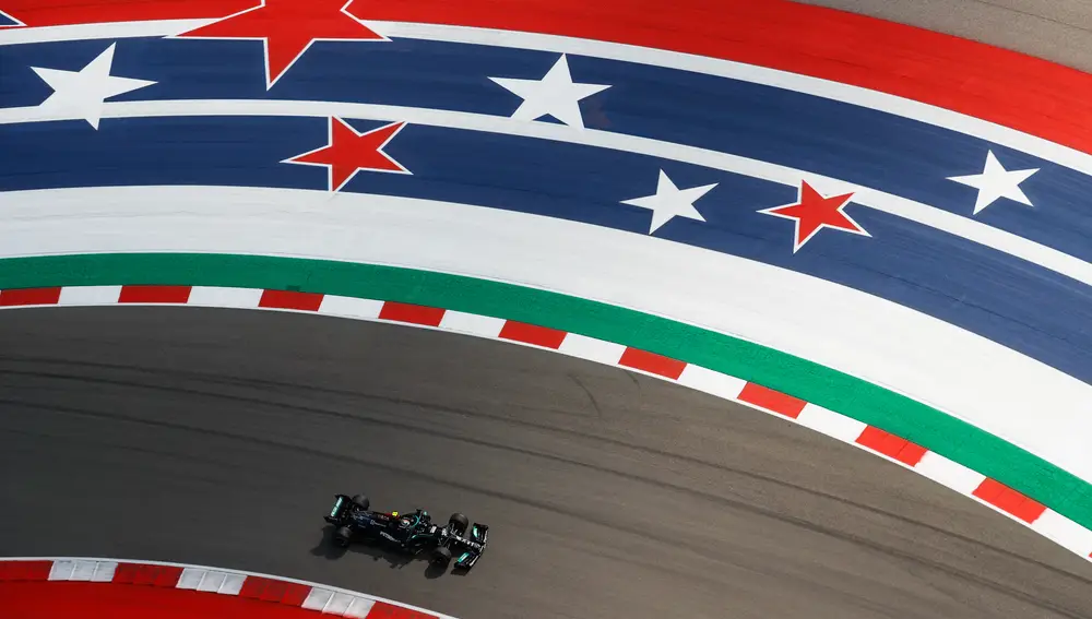 Valtteri Bottas remontó hasta la sexta plaza