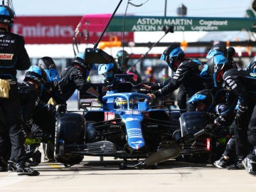 Fernando Alonso, en boxes