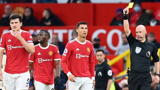 Cristiano ve la tarjeta amarilla ante el Liverpool Cristiano ve la tarjeta amarilla ante el Liverpool