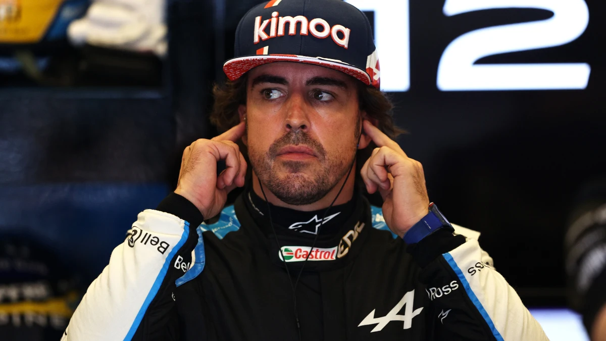 Fernando Alonso, en su box