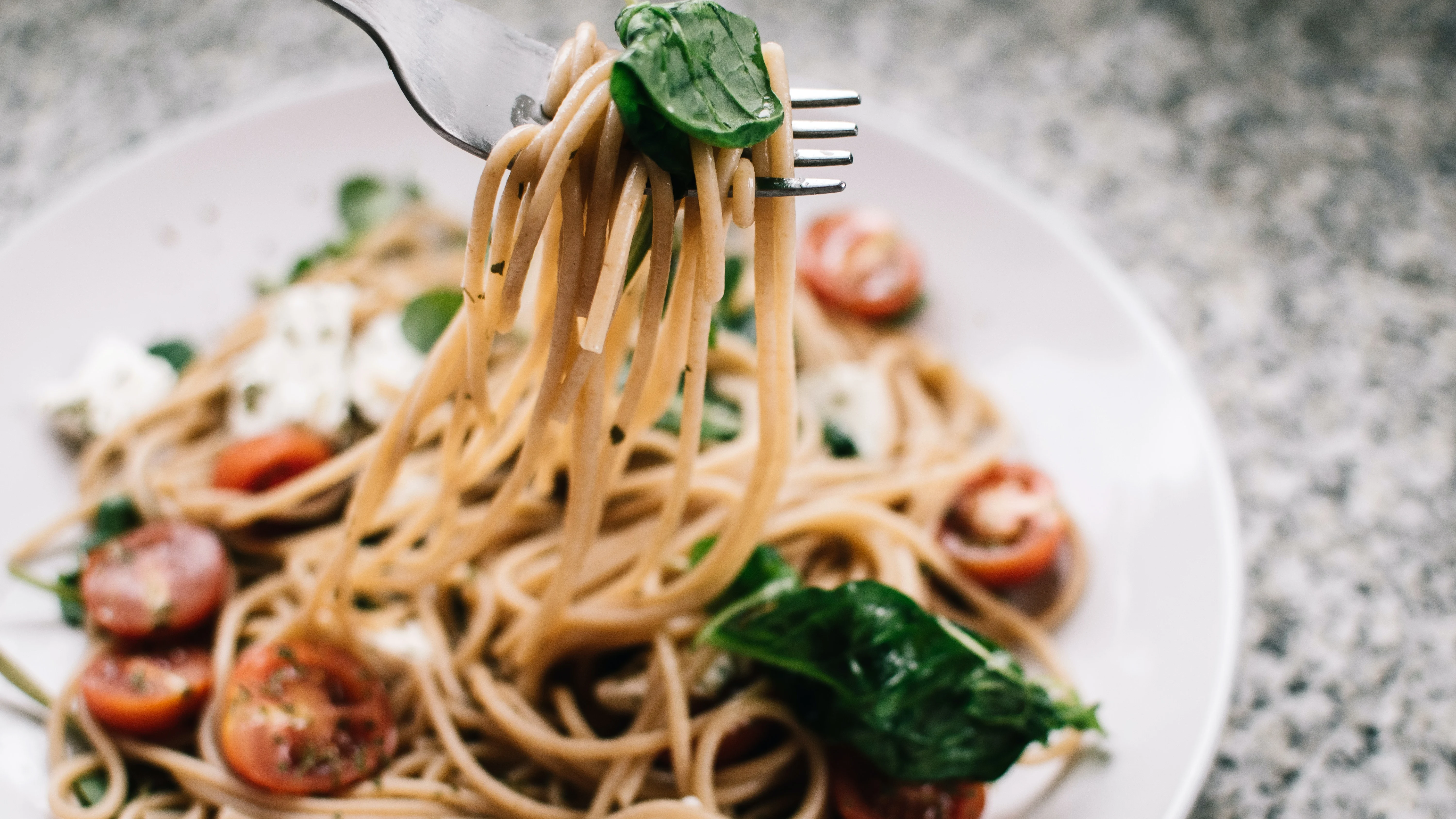 Si la preparas bien, la pasta no engorda: 4 trucos para hacerla sana (y poder tomarla más)