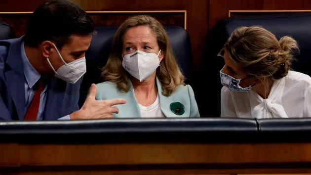 Pedro Sánchez, Nadia Calviño y Yolanda Díaz, el pasado 20 de octubre, en el pleno del Congreso