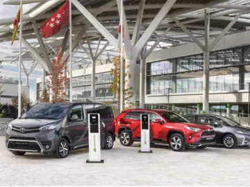 Toyota se alía con Iberdrola y Endesa X para ofrecer la mejor oferta de recarga a sus clientes de modelos eléctricos e híbridos enchufables Toyota se alía con Iberdrola y Endesa X para ofrecer la mejor oferta de recarga a sus clientes de modelos eléctricos e híbridos enchufables