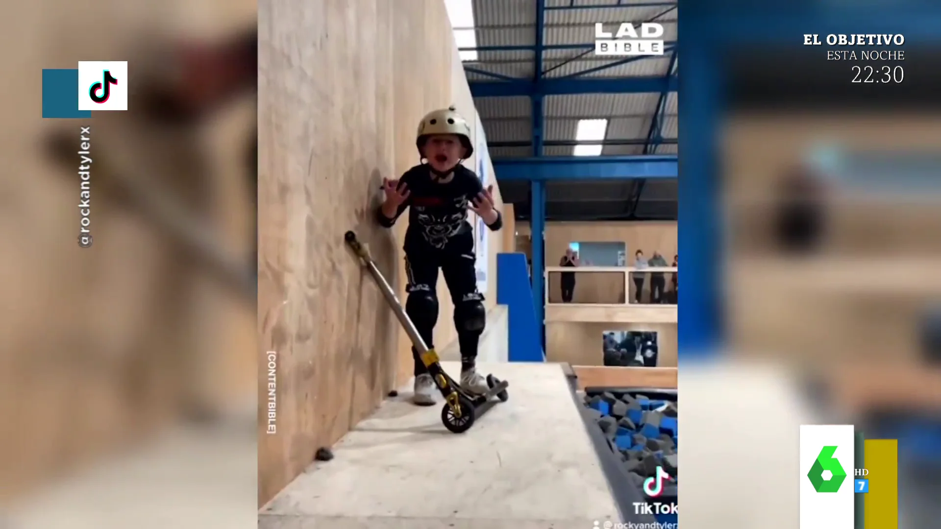 La reacción de un niño al realizar un increíble doble salto mortal hacia atrás en patinete