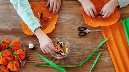 Que no te asuste reciclar tras Halloween: aqu&iacute; debes depositar los residuos del Puente de Todos los Santos